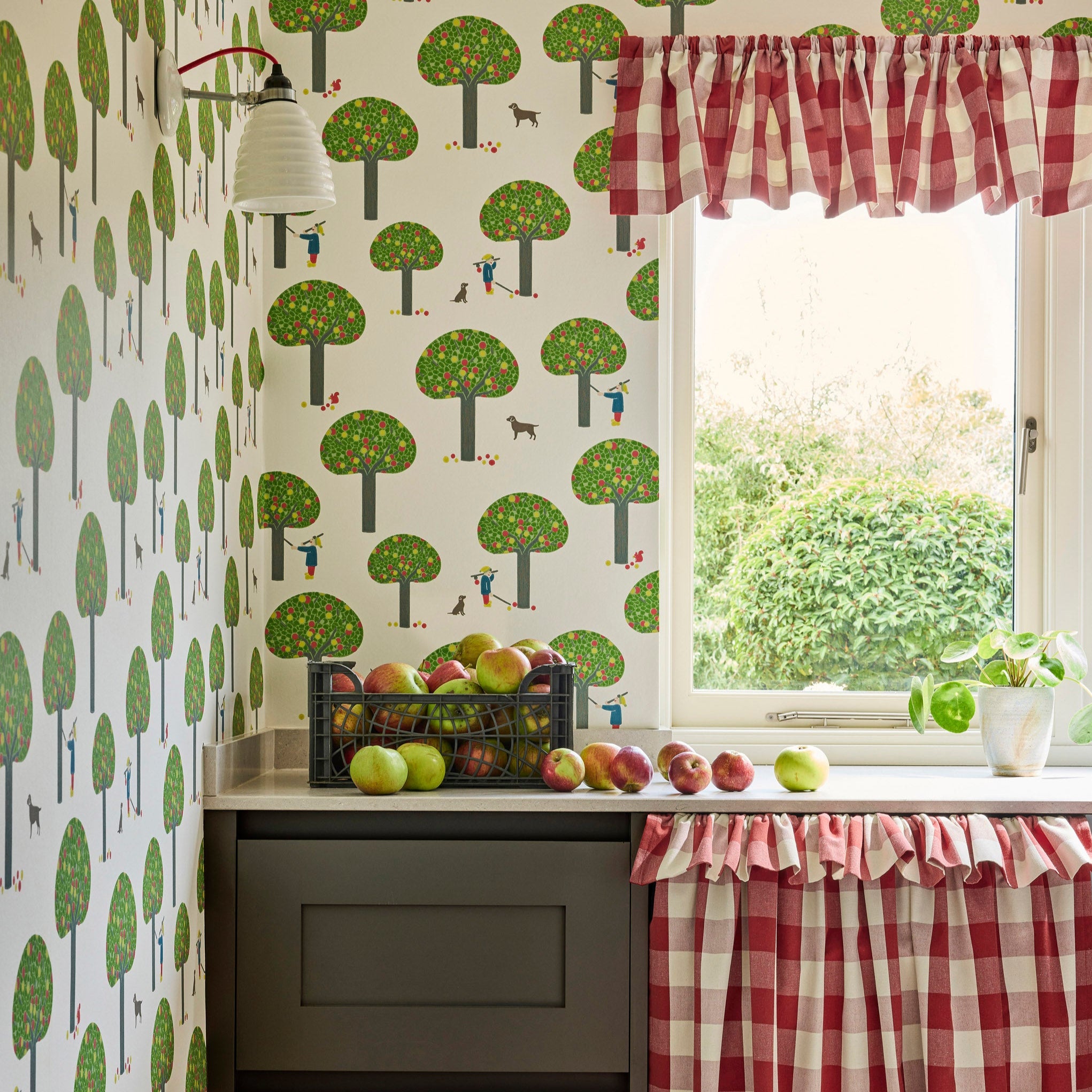Little Green Rodney Street behang in kleur Sage &amp; Onion sfeerafbeelding keuken 