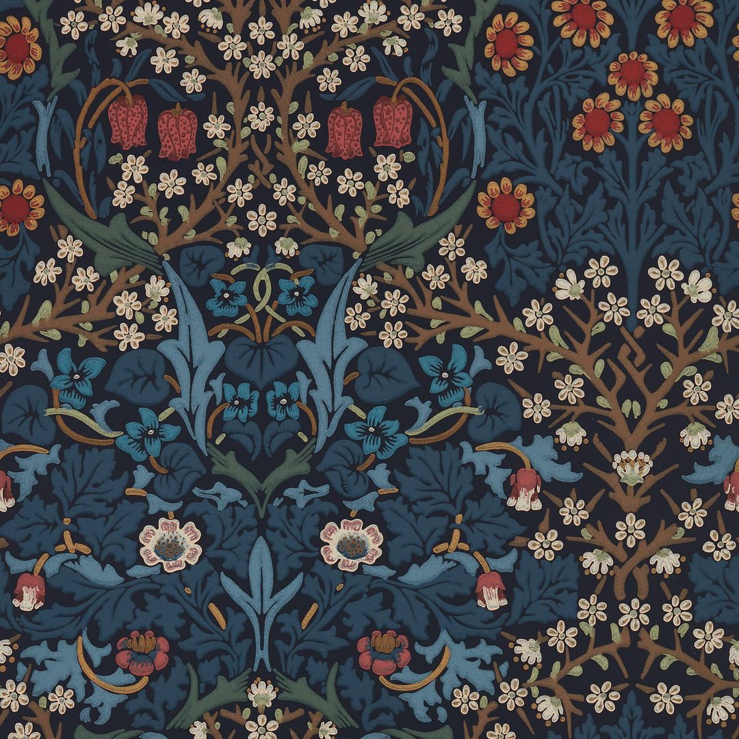 Morris and Co Blackthorn Indigo behang MOW0165-02, patroon close-up Colours of Morris