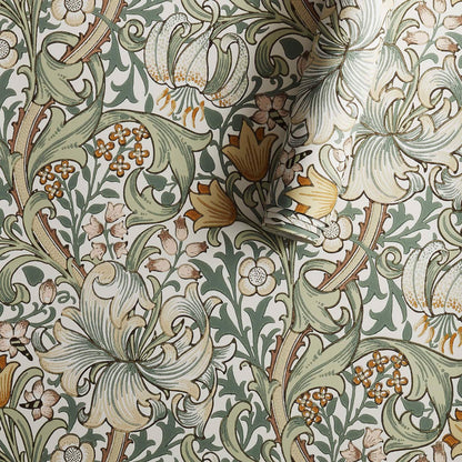 Morris and Co Golden Lily Sage behangrol detail leliemotieven
