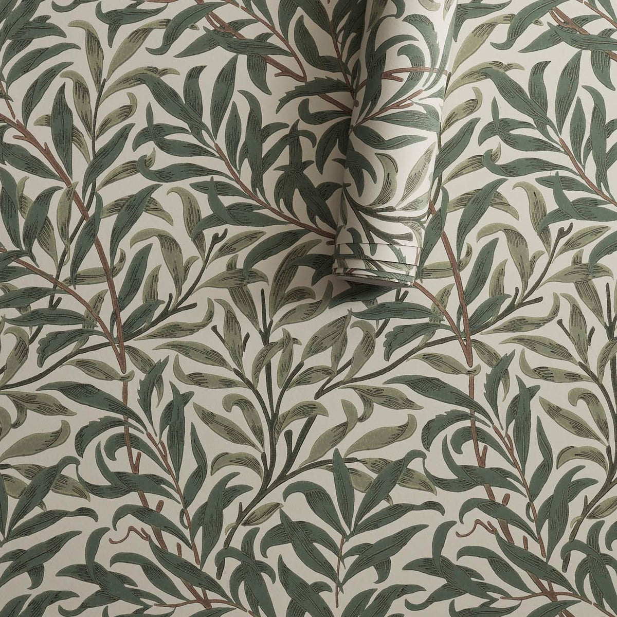 Morris and Co Willow Boughs Forest sfeerbeeld interieur, groen behang woonkamer