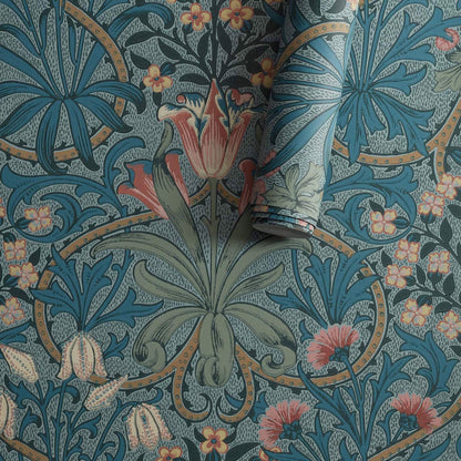 Morris and Co Woodland Weeds Rose Woad behangrol detail wilde planten