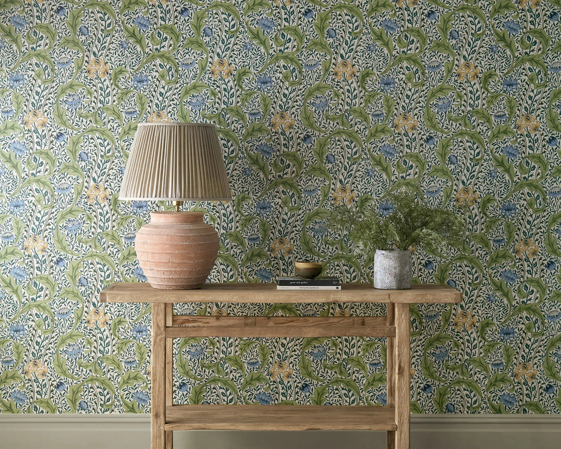 Morris and Co behang Wild Tulip &amp; Vine Nettle/Woad 217577