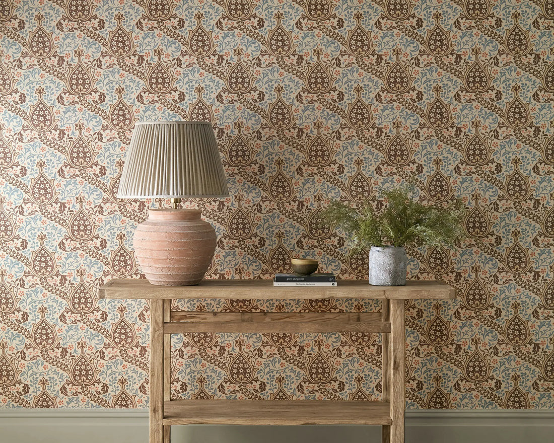 Morris and Co behang Persian Tulip Umber/Mineral Blue 217598