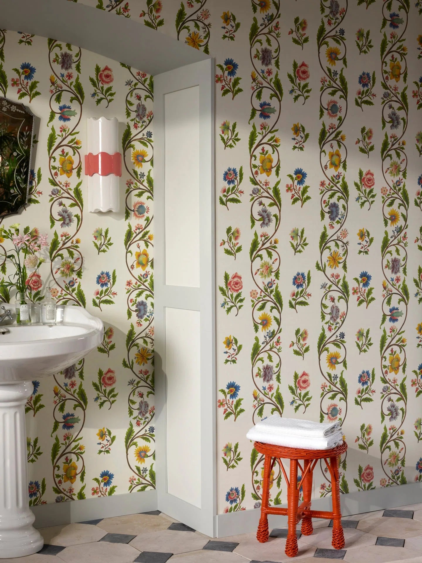 Pierre Frey behang Le Clos du Roi Printemps FP280001