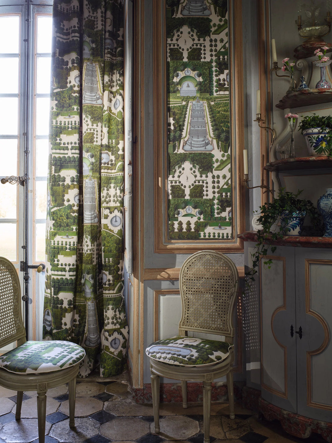 Pierre Frey stof Domaine Royal F4098001 - Printemps sfeerbeeld