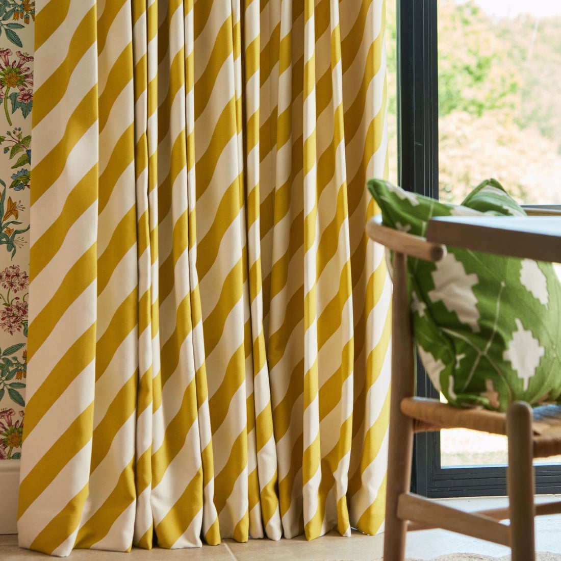 Harlequin stof Paper straw stripe Citrine 133991