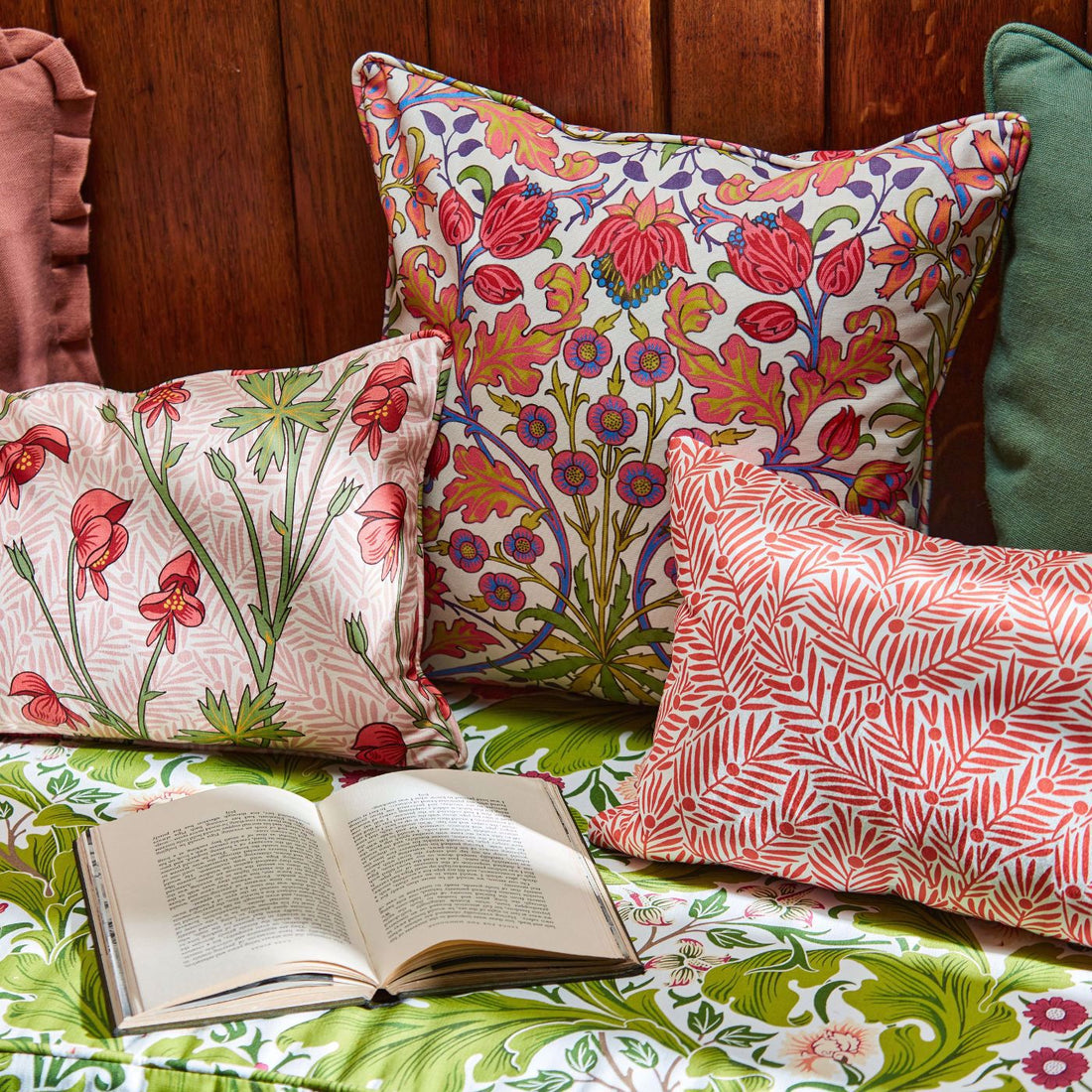 Morris and Co stof Leicester Sour Green & Plum 227209