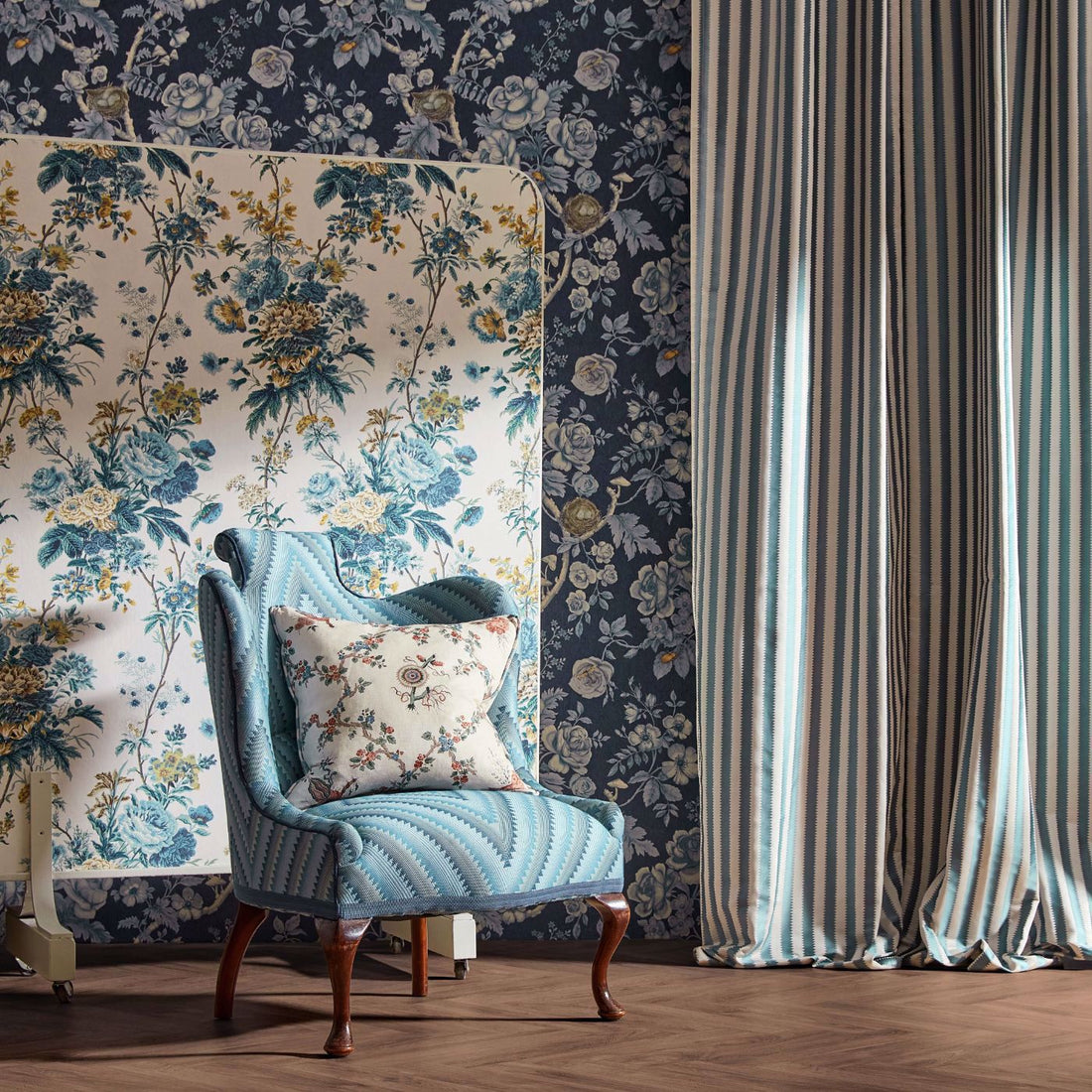 Sanderson stof Regency Aperigon Smog Blue/Linen 237395