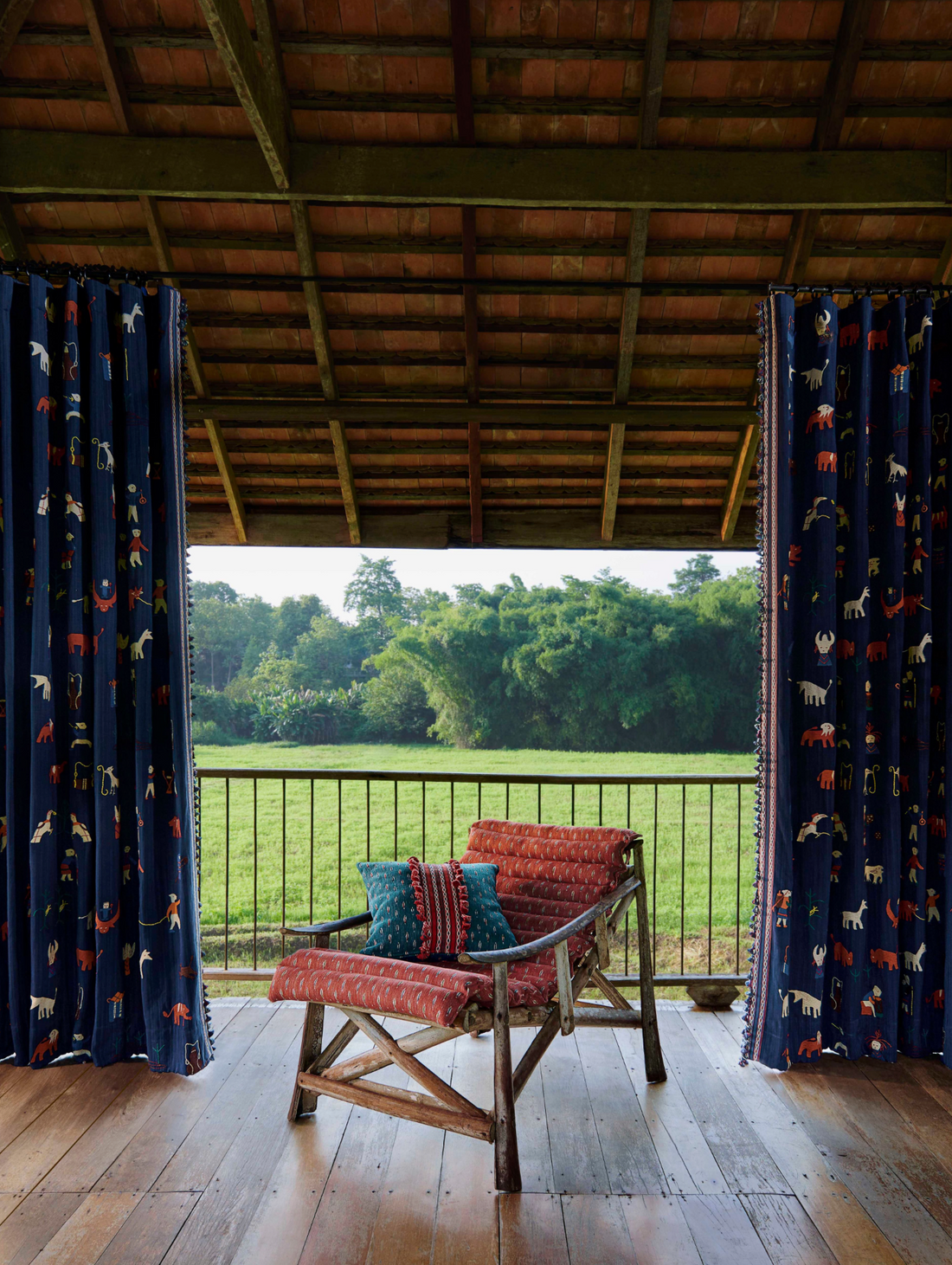 Jim Thompson stof Naga Embroidery Indigo JT013911001