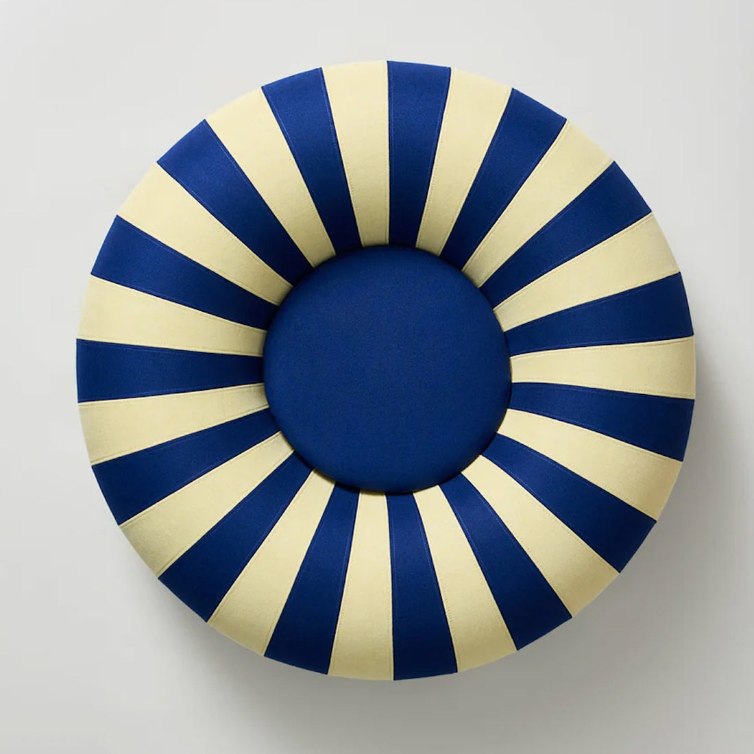 Studio About Float Medium