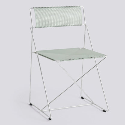 Hay X-Line chair Pale Linden gepoedercoate zitting en thermisch verzinkt stalen onderstel 