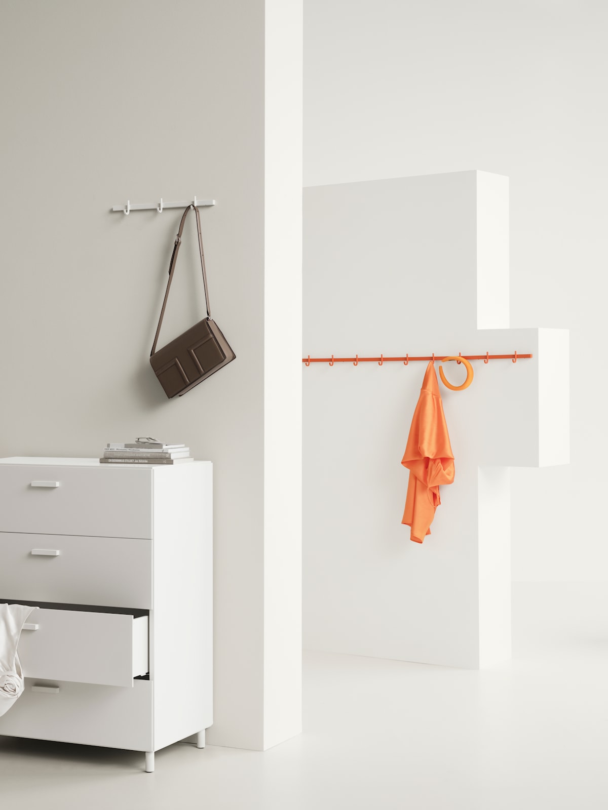 String Relief lage en hoge ladekast met poten Wit