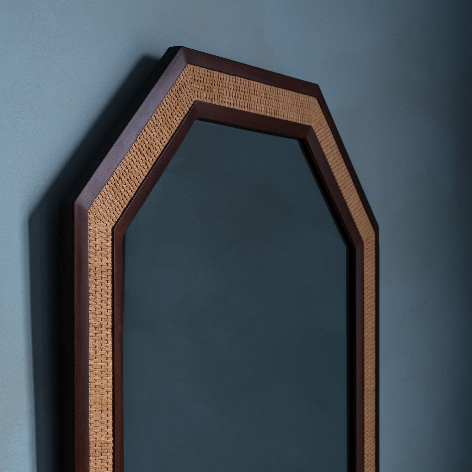 Dusty Deco Rattan Mirror Small aan de wand