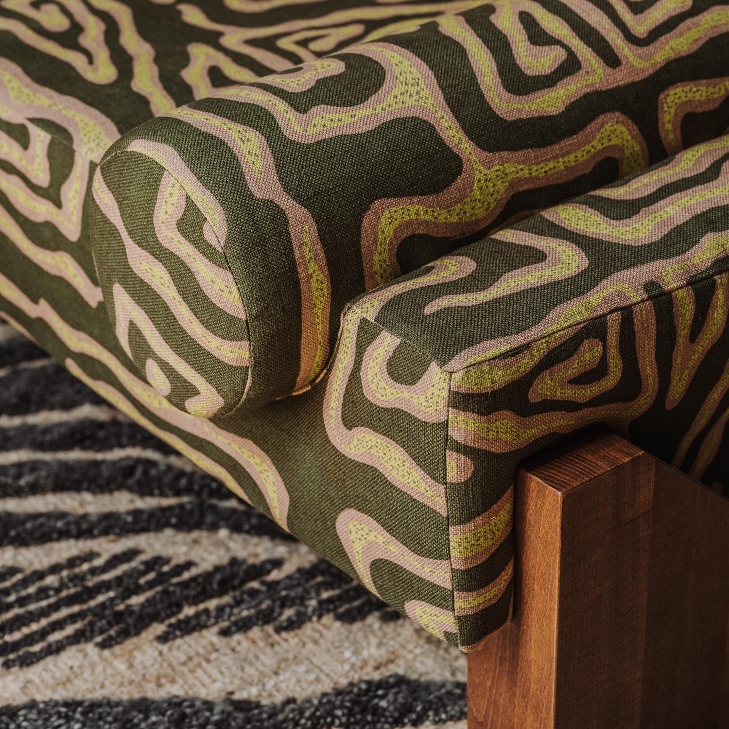 Dusty Deco V Daybed Beaten Track Green detail