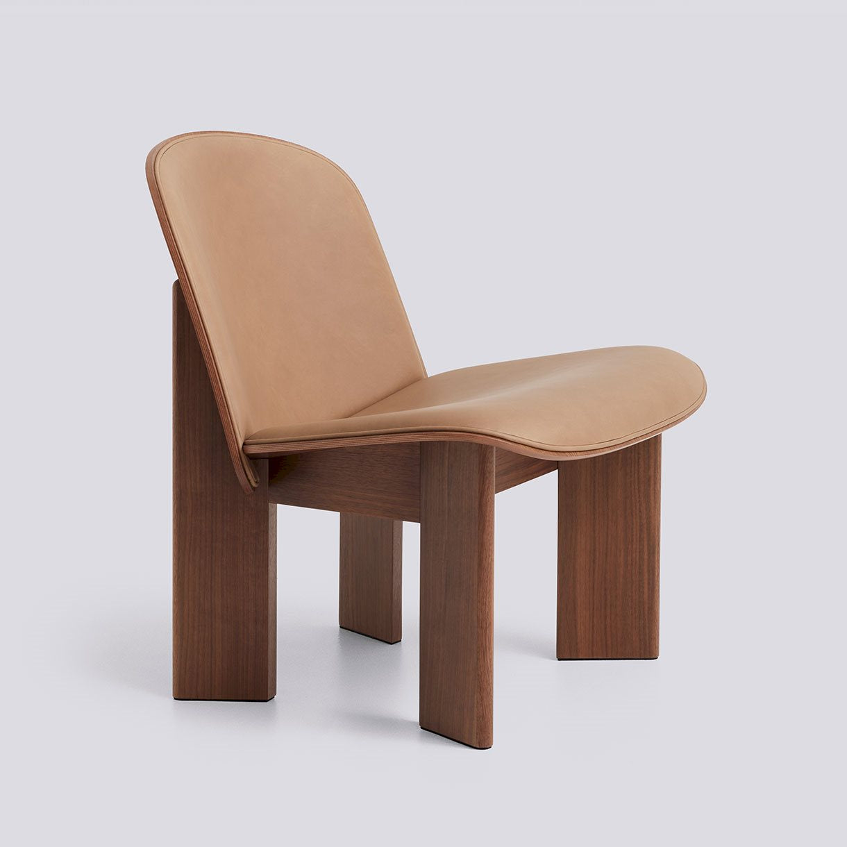 HAY Chisel 85 Lounge Chair gelakt walnoot Sense Nougat leer