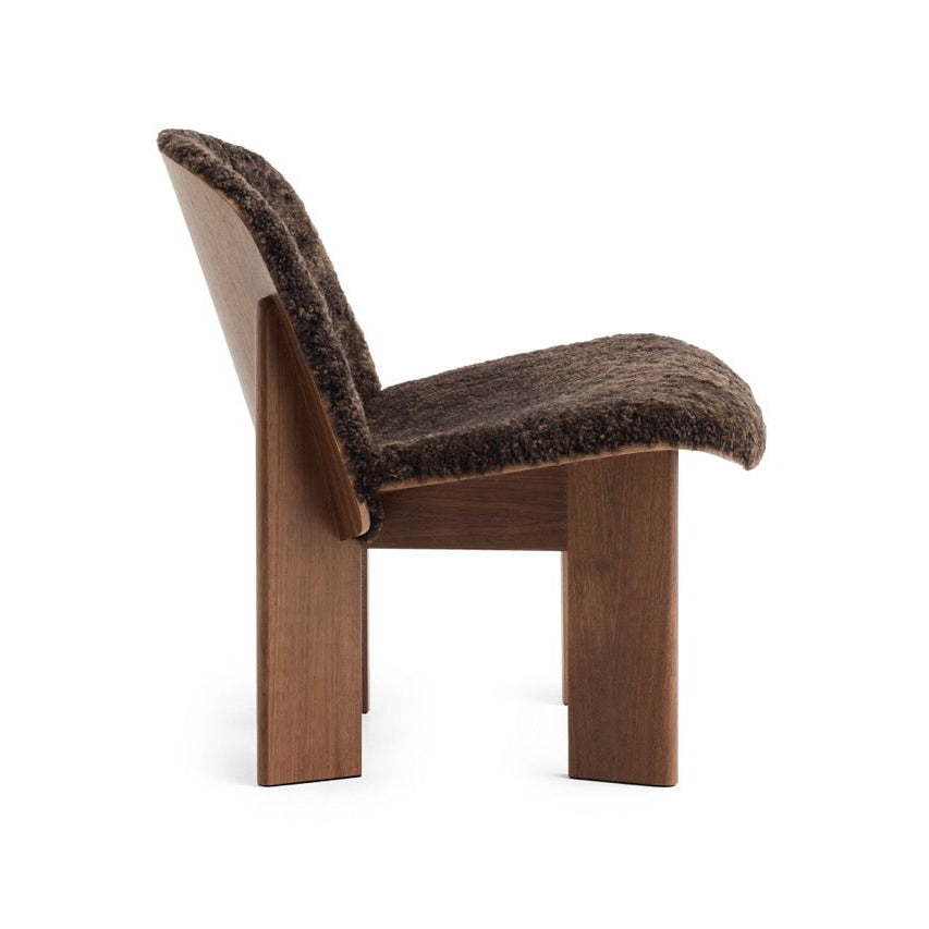 HAY Chisel 85 Lounge Chair gelakt walnoot schapenvacht Espresso zijkant