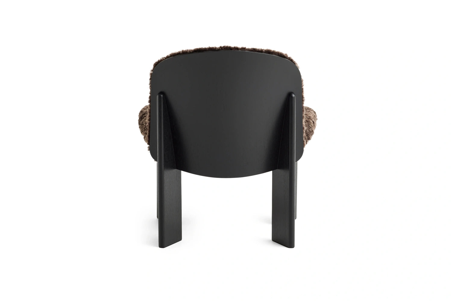 HAY Chisel 85 Lounge Chair zwart gelakt eiken schapenvacht Espresso sfeerbeeld voorkant