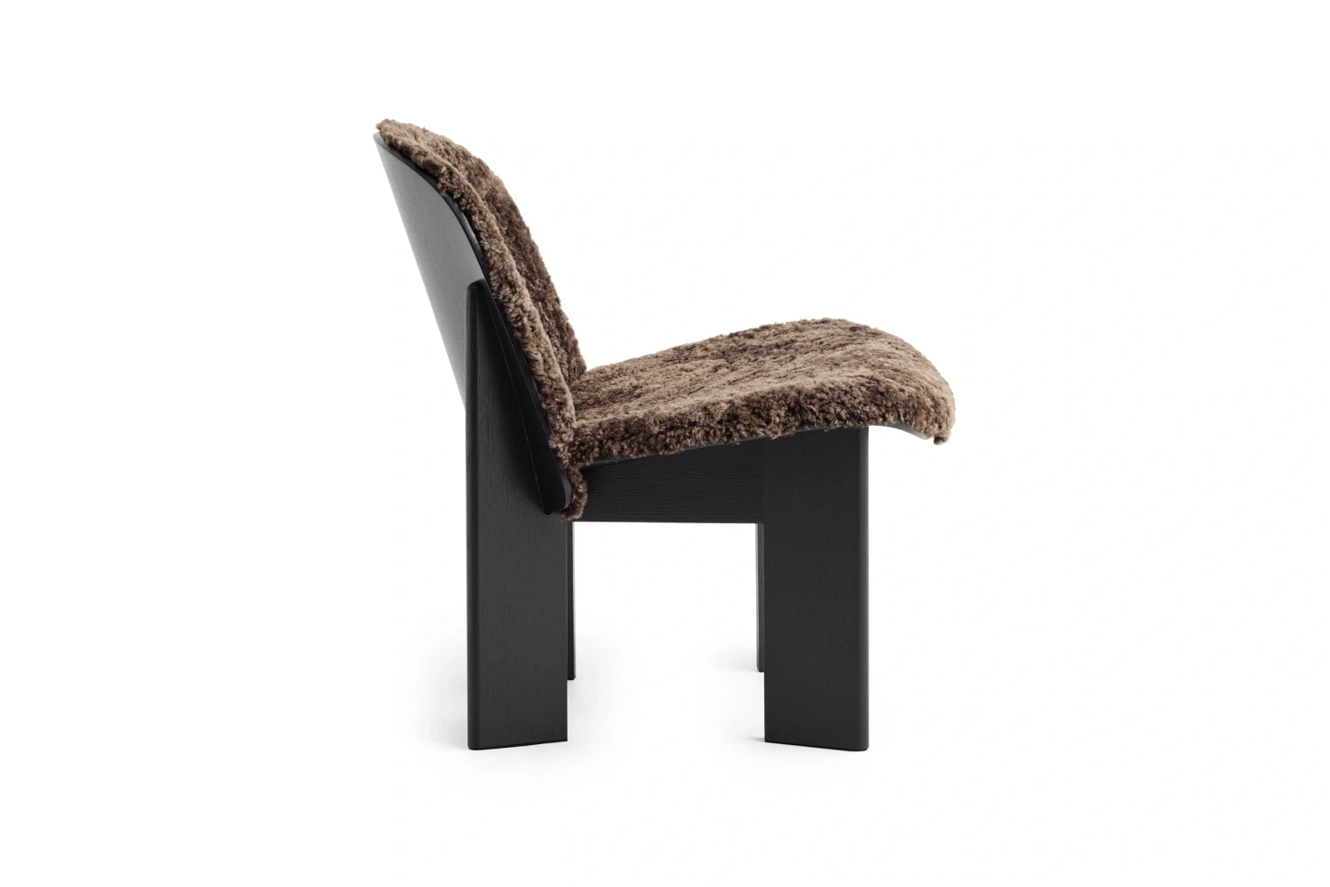 HAY Chisel 85 Lounge Chair zwart gelakt eiken schapenvacht Espresso voorkant