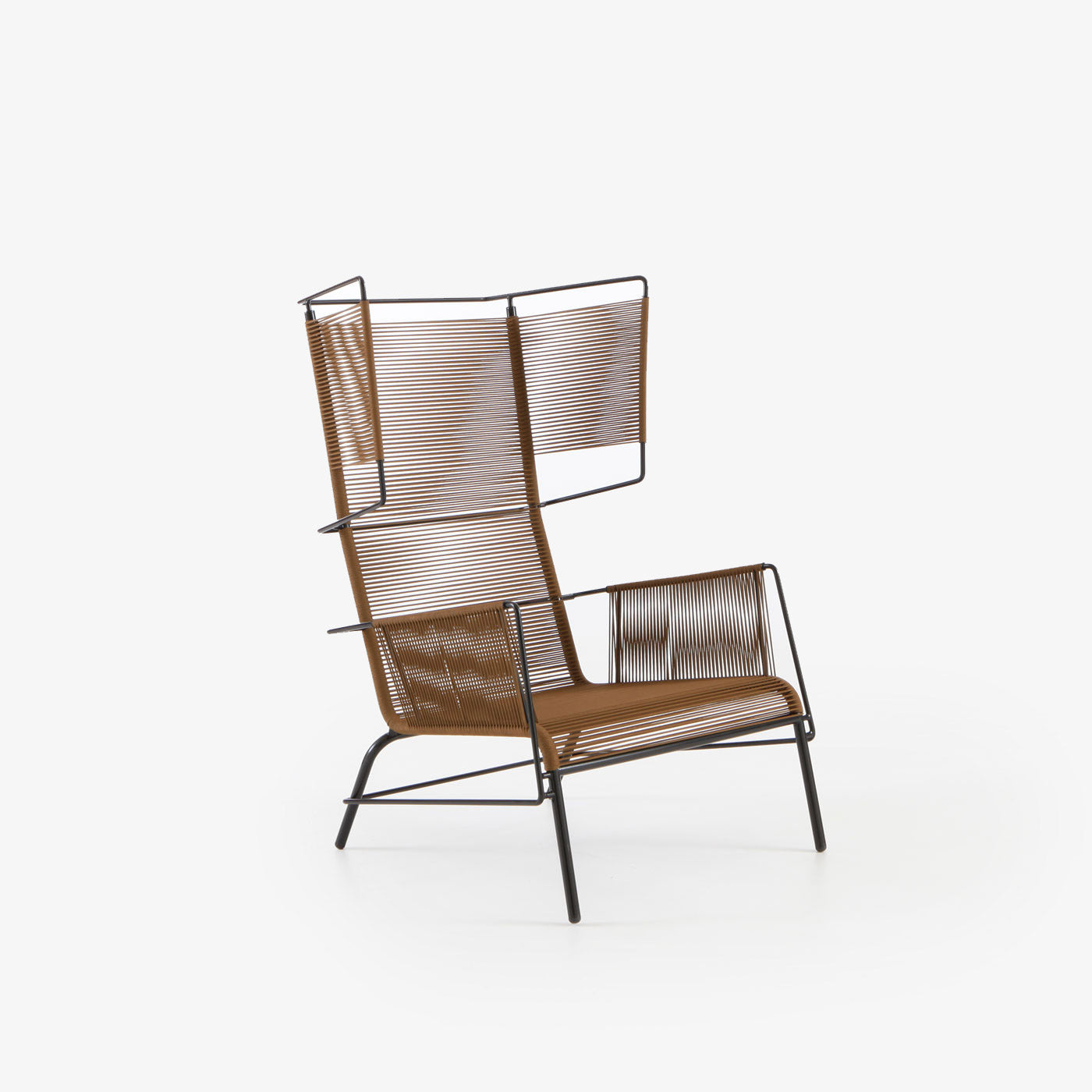 Ligne Roset Fifty fauteuil bruin zijaanzicht