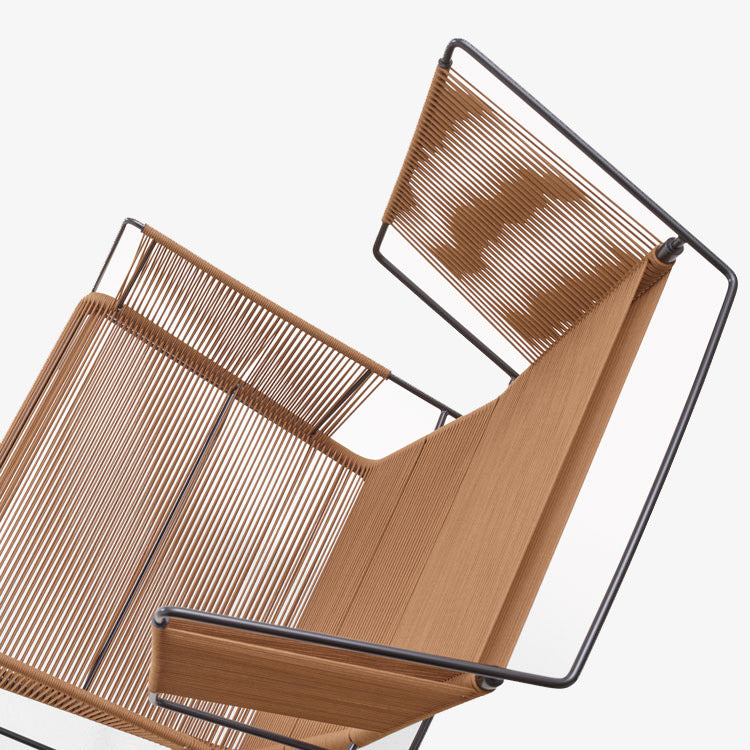 Ligne Roset Fifty fauteuil detail geweven koord tobacco