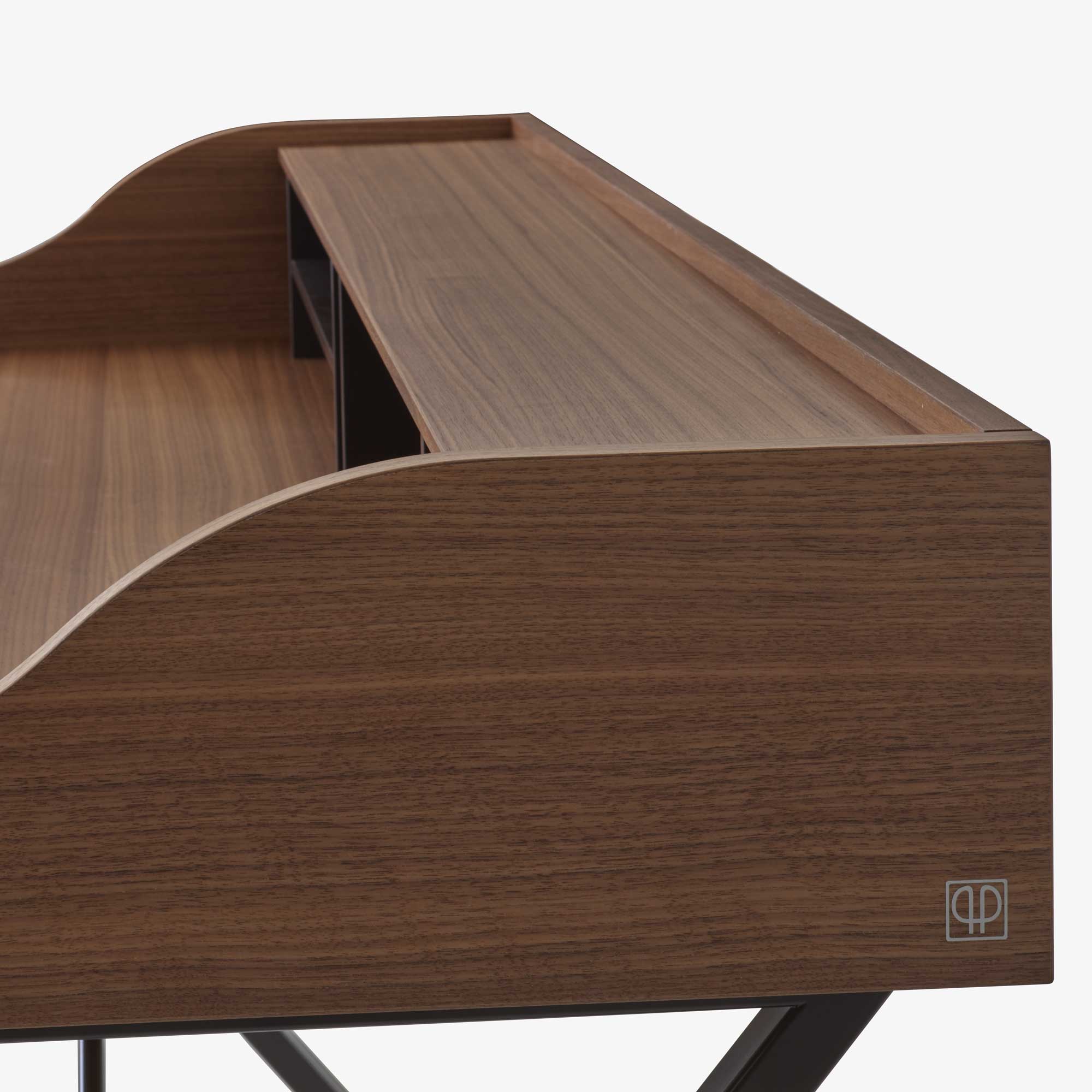 Ligne Roset Ursuline bureau detail chocolat lak poten