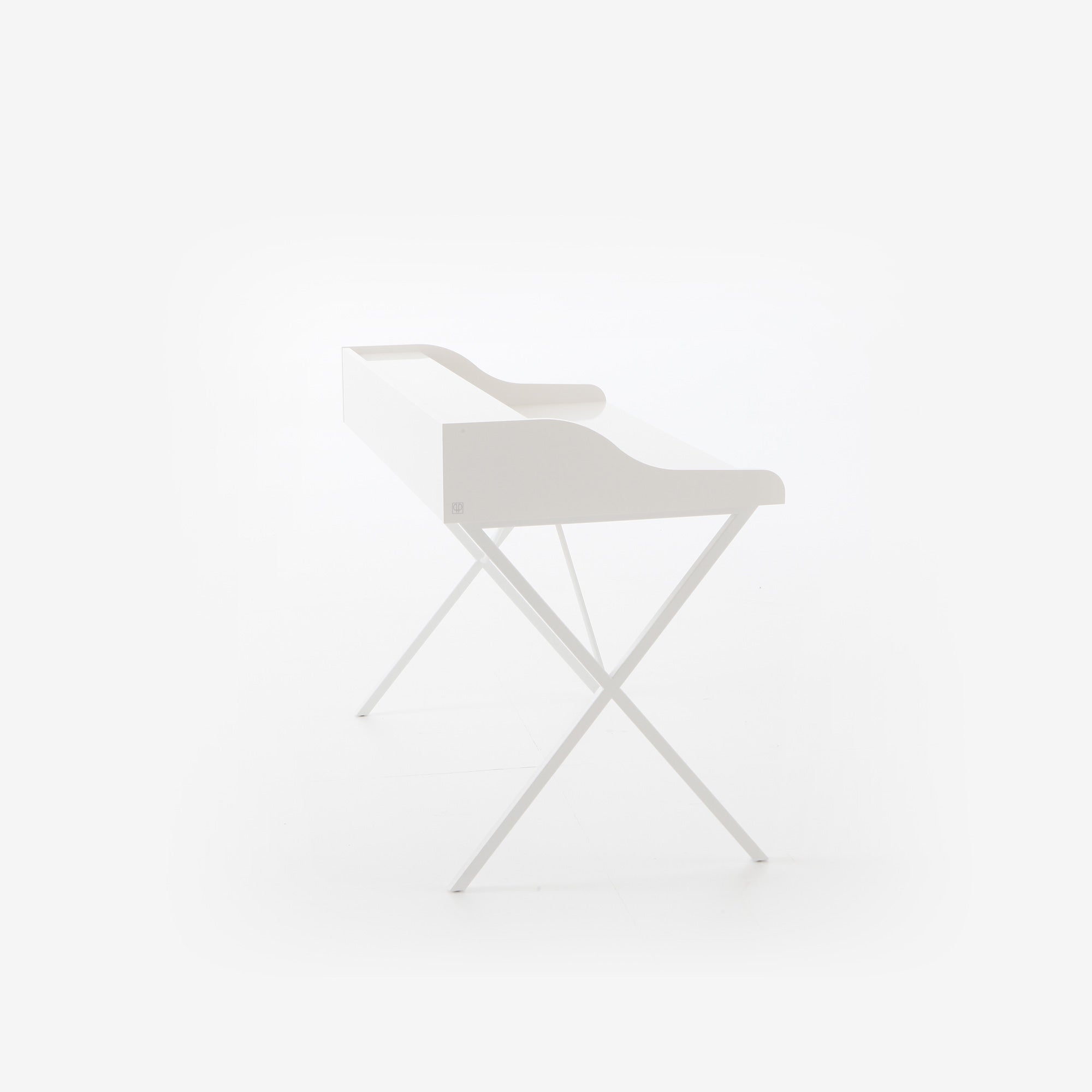 Ligne Roset Ursuline bureau wit gelakt achterkant