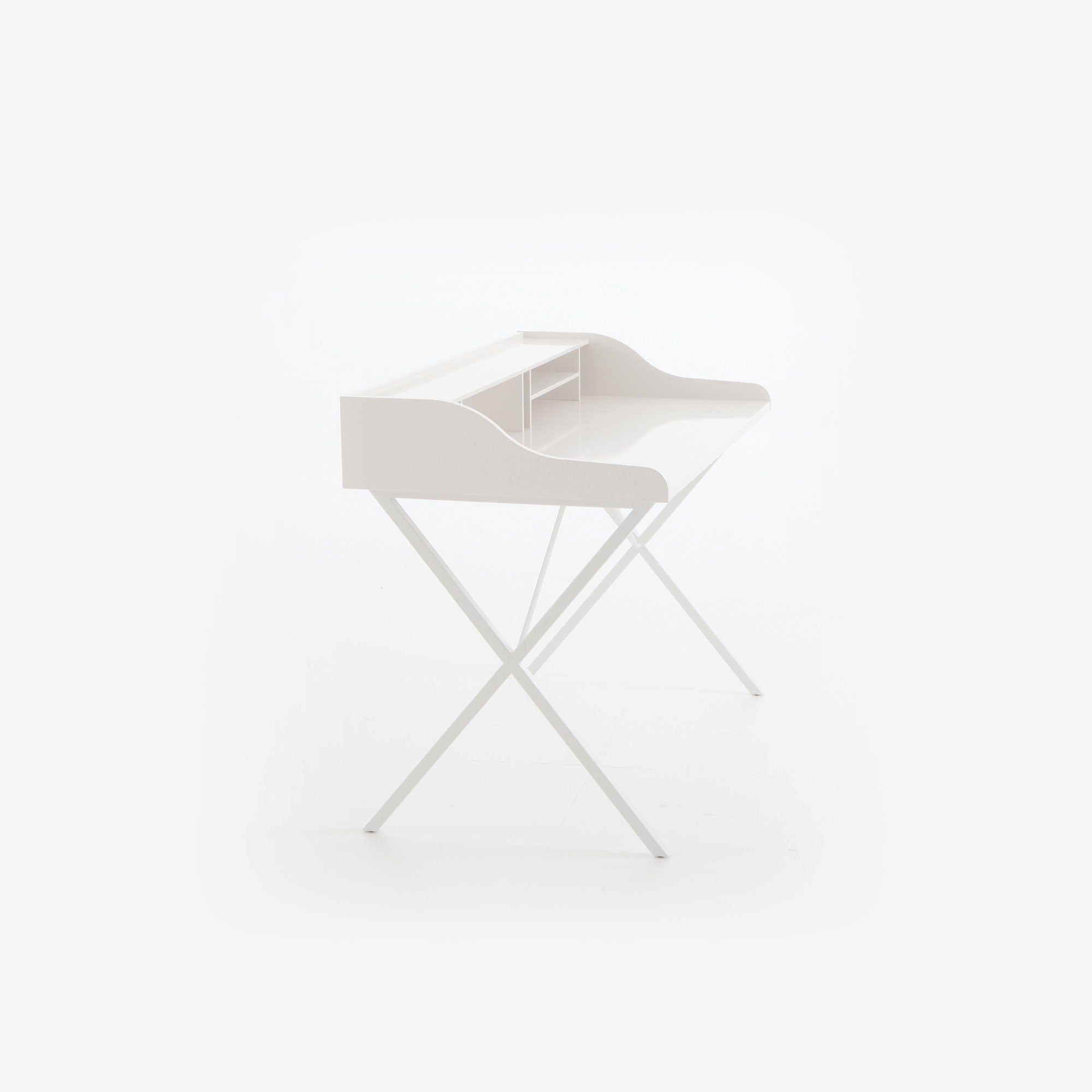 Ligne Roset Ursuline bureau wit gelakt interieur