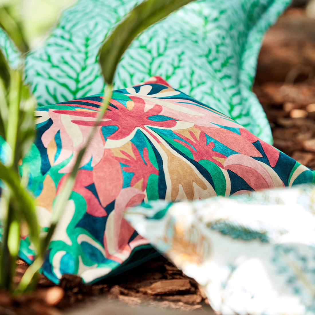 Harlequin stof Melora Brazilian Rosewood/Ink/Amazonia 120997