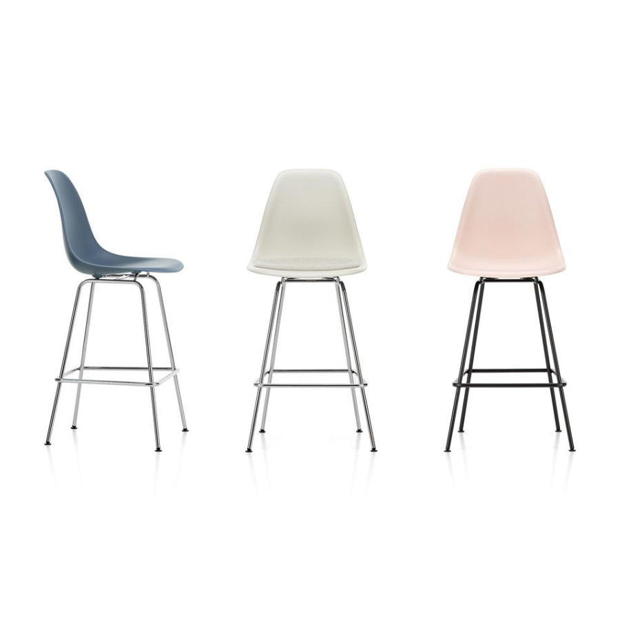 Vitra Eames plastic stool RE medium met gepoedercoat onderstel