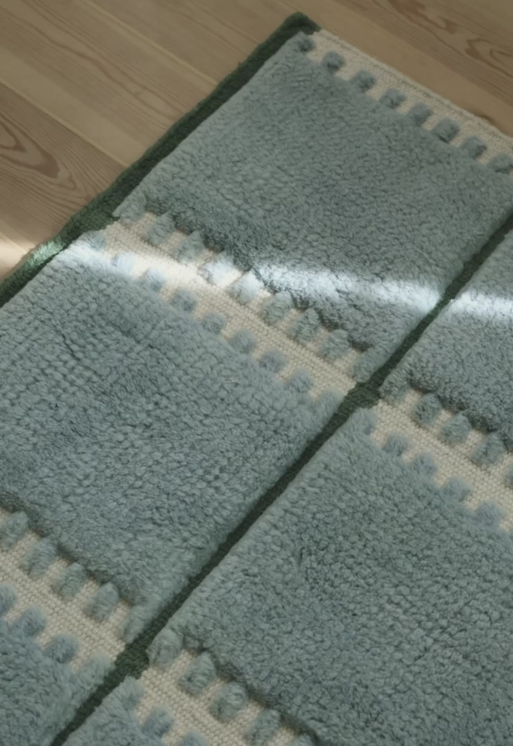 Layered Lilly Blue rug video